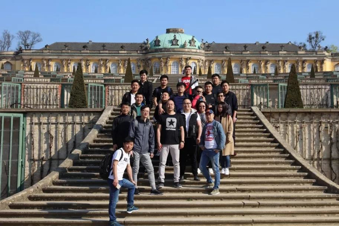 Enjoy a rare leisure time with the DHZ FITNESS team after the FIBO exhibition ended perfectly